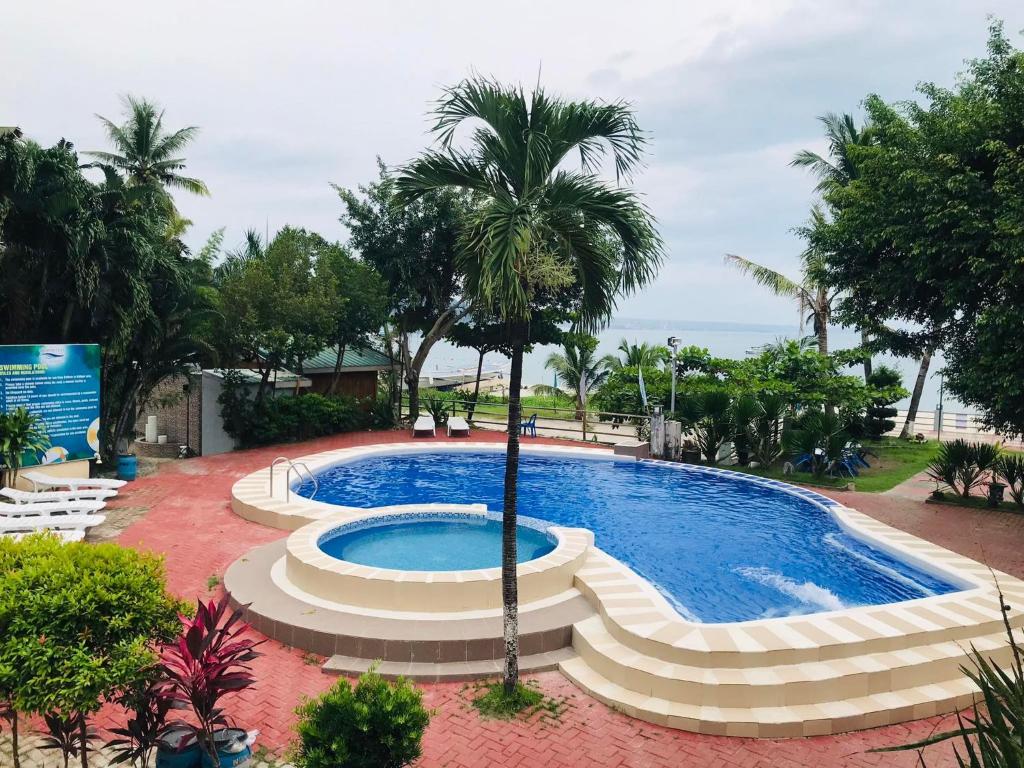 Swimming pool, Subic Grand Seas Resort in Subic (Zambales)