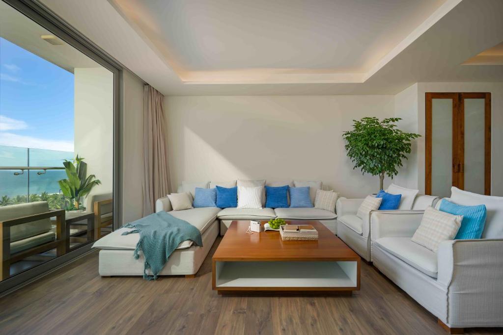 Stunning Apartments Across My Khe Beach ! Rooftop Pool & Gym - 1