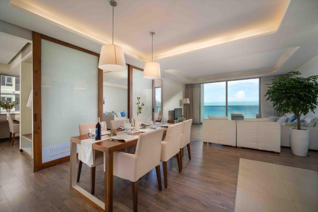 Stunning Apartments Across My Khe Beach ! Rooftop Pool & Gym