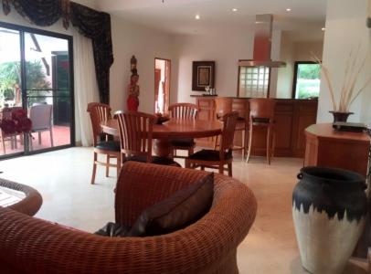 VIP Chain Resort Pool Villa