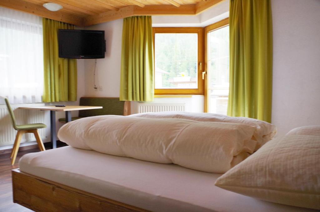 Hotel Edi photo