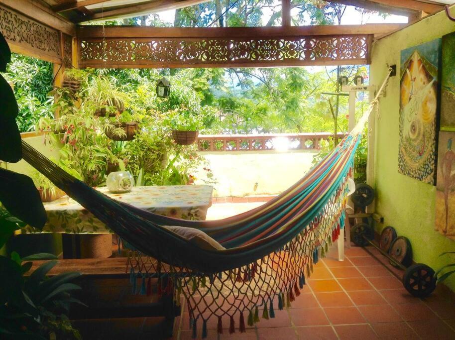 Apartamento-Galería de arte Cielo y Tierra, Medellín