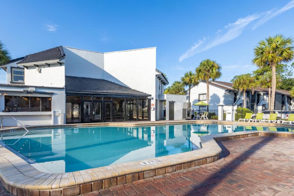 スイミングプール