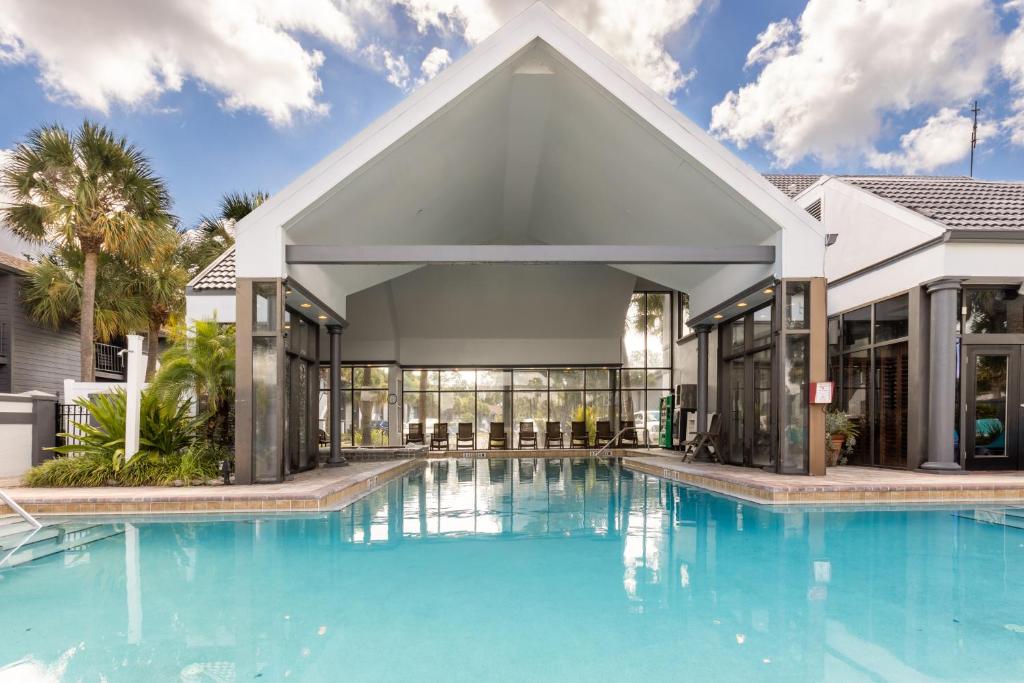 スイミングプール