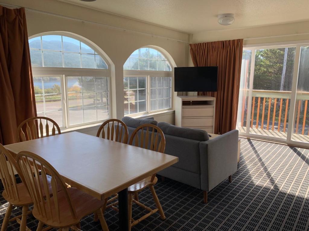 SURFSIDE RESORT