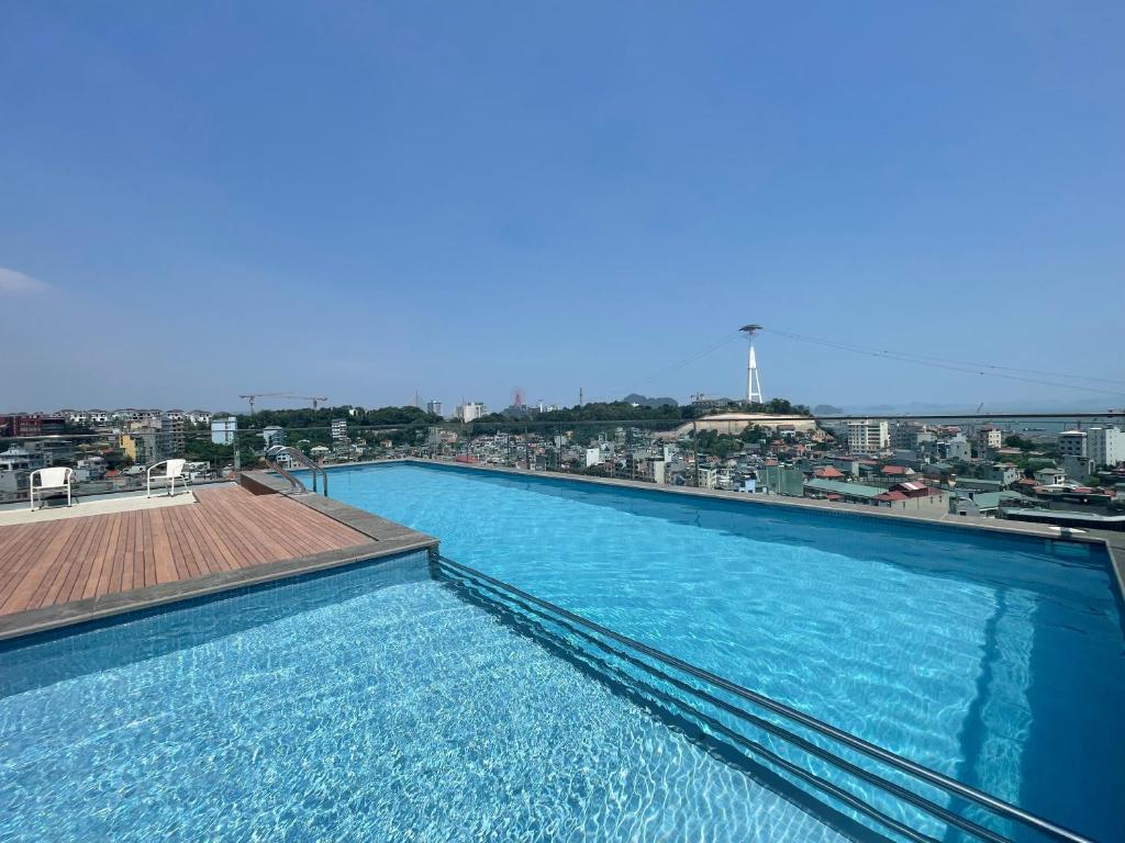 The Light Hostel, Ha Long