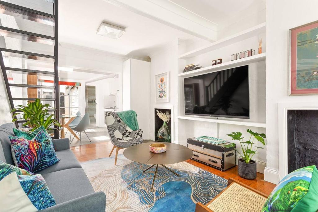 The Mosaic - Terrace Charm meets the Local Scene, Sydney