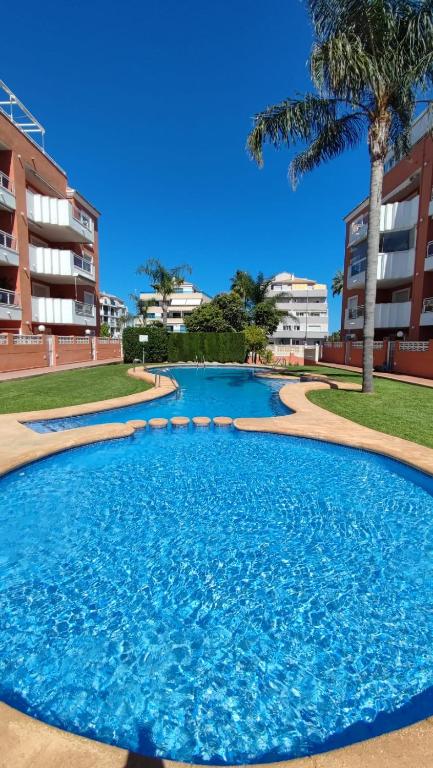 Apartamento planta baja con piscina - 1