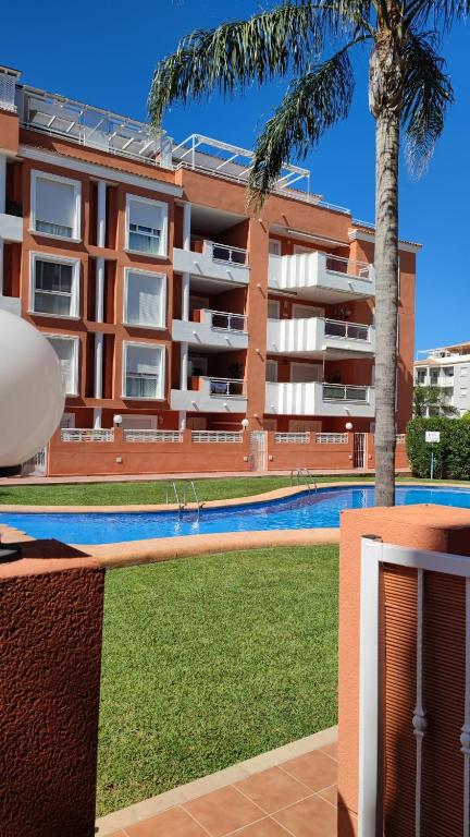 Apartamento planta baja con piscina - 3