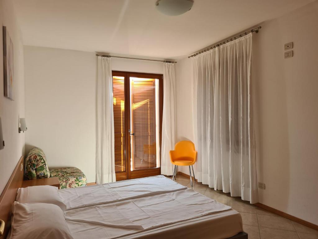 Hotel Florida — Hotel rooms in Limone sul Garda, Lombardy