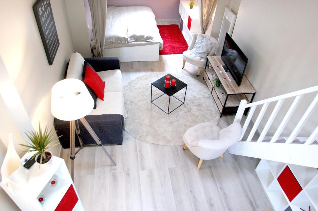 Spacious 2-Bedroom Family Duplex with Free Parking and Netflix - 5