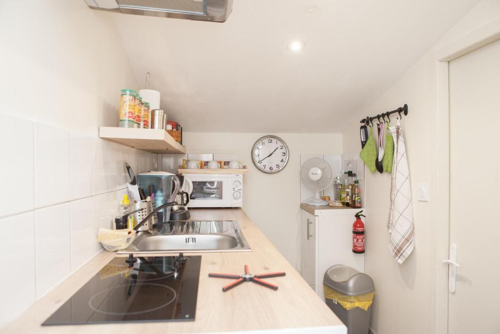 Spacious 2-Bedroom Family Duplex with Free Parking and Netflix - 4