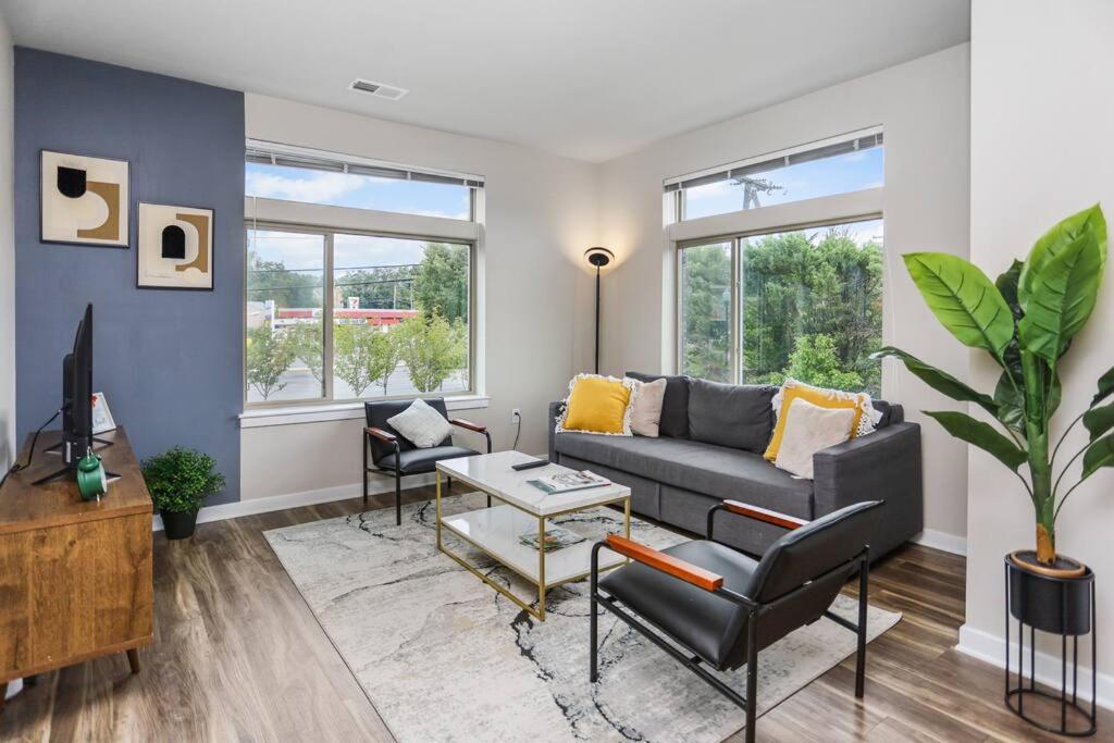 Tranquil 2 Bedroom + Balcony in Central Fairfax
