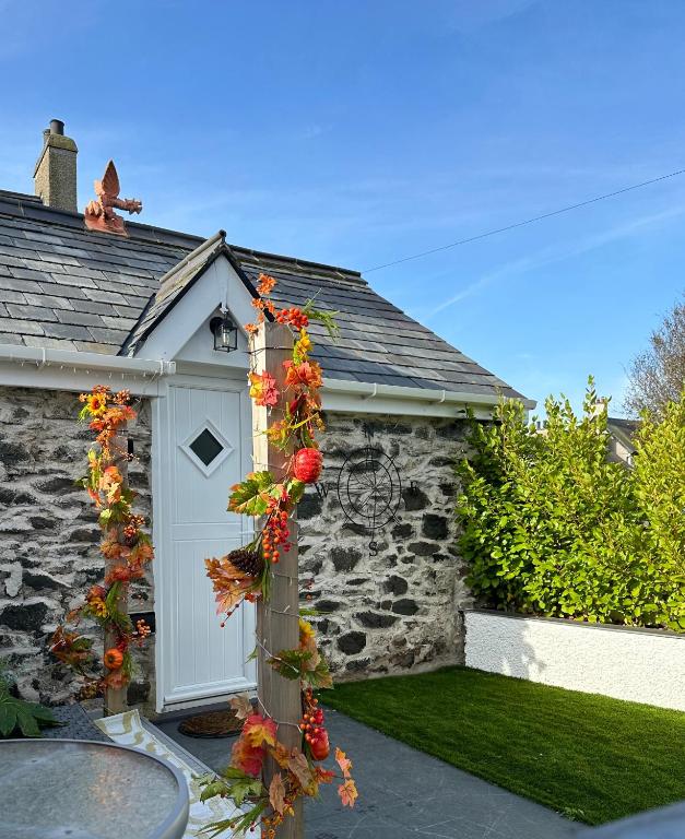 White Mermaid Cottage, Newborough photo 7