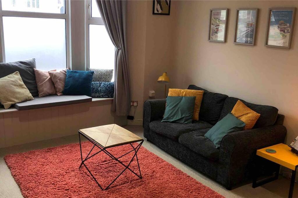 Charming, Bright, Hilltop Apartment., Hastings