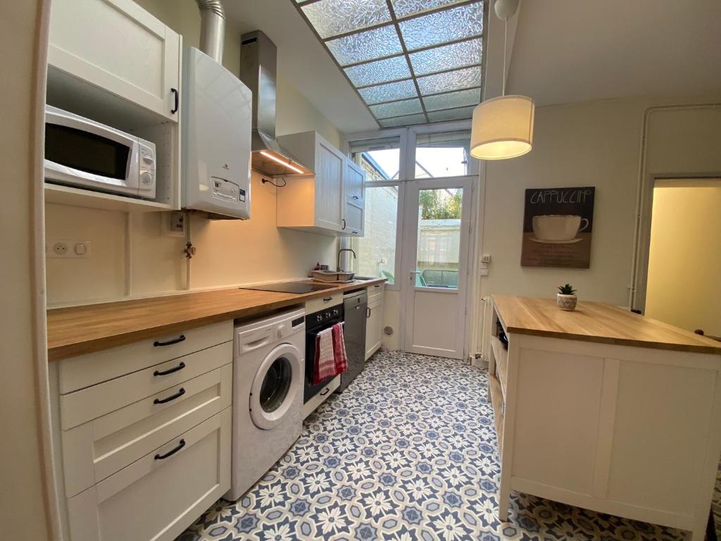 Maison de Charme - 4 Chambres - Courette & Parking Gratuit - 4