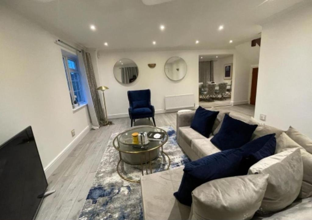 Cheshunt Hertfordshire 4 bed