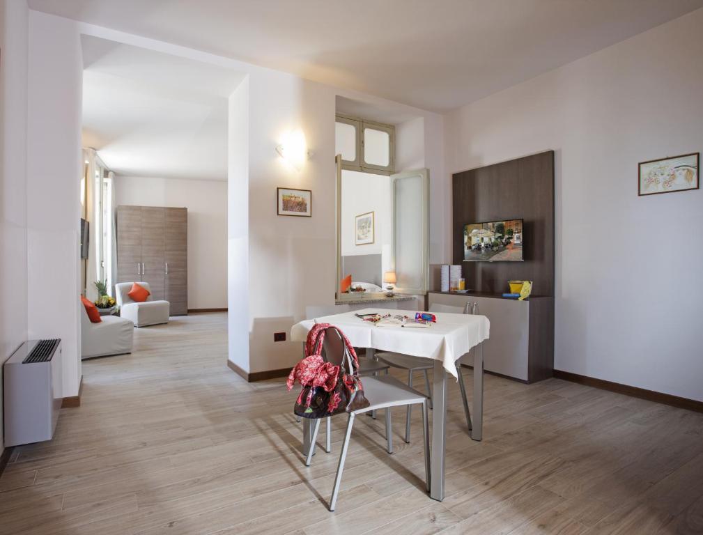Residence Caffe Savona — Hotel in Alba
