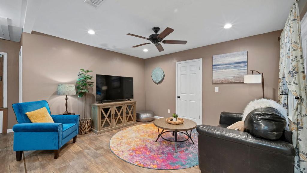 Cozy 2b/1ba close to everything