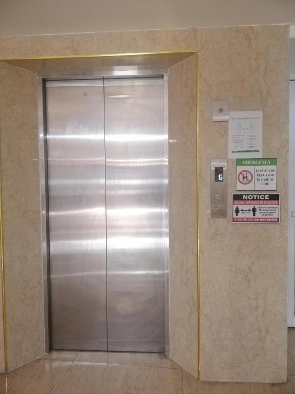 레드도어즈 앳 산 안토니오 비난 라구나