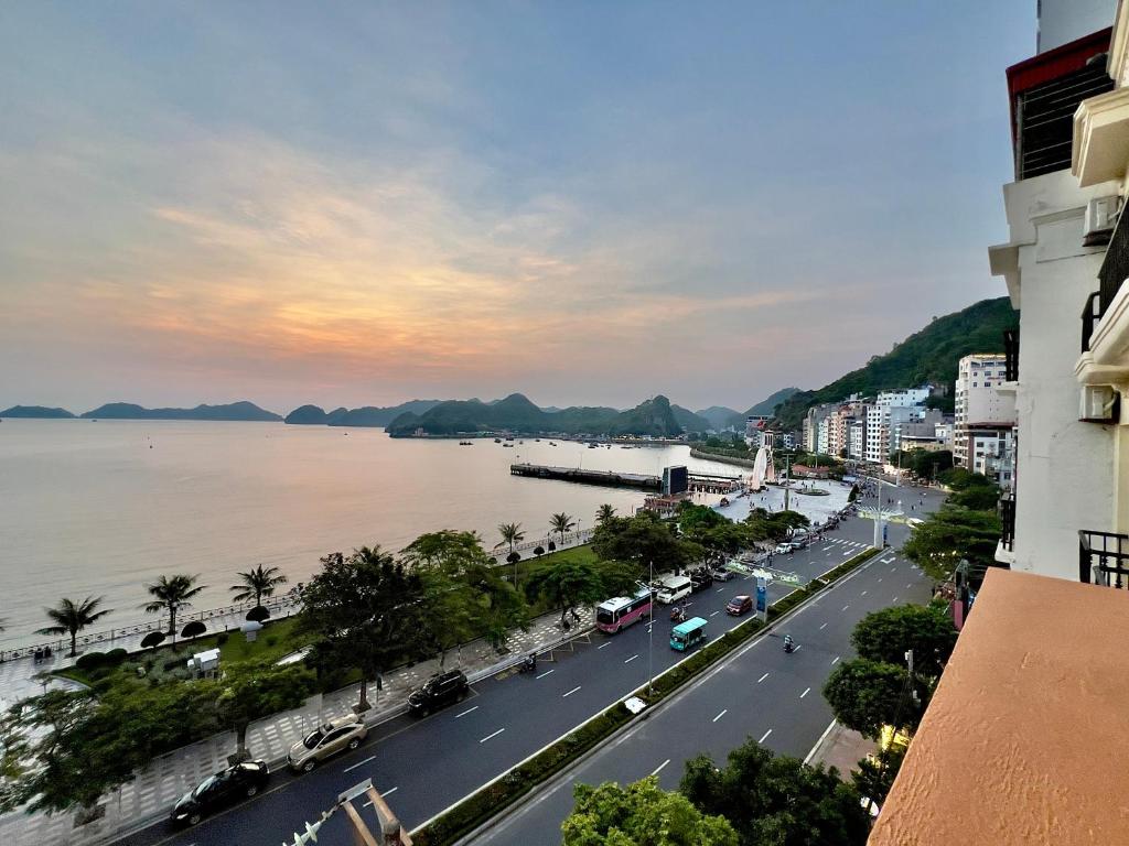 Manh Vuong Hotel CatBa - 4