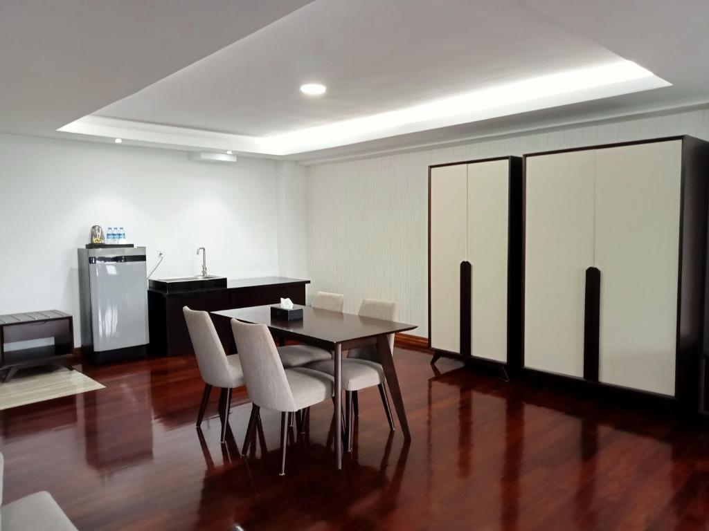 Myanmar Life Hotel