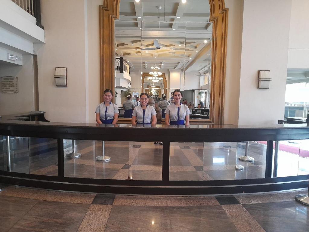 Front desk [24-hour]