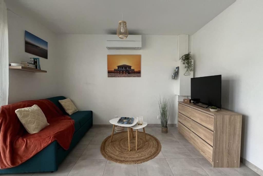 Studio tout confort + terrasse - 2