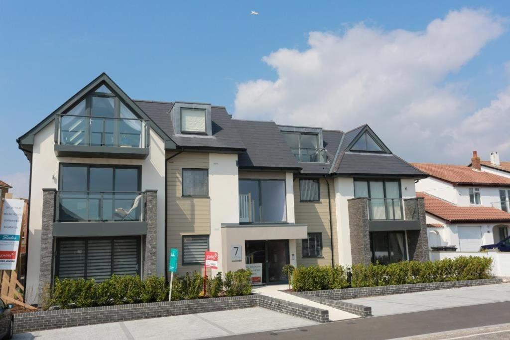 BOURNECOAST: MODERN FLAT WITH SEA VIEWS - FM6194, Bournemouth