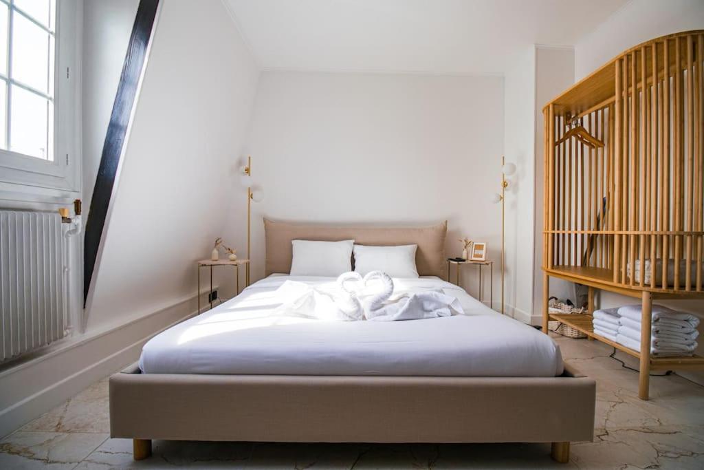 Typical Parisian Studio in Le Marais - 2