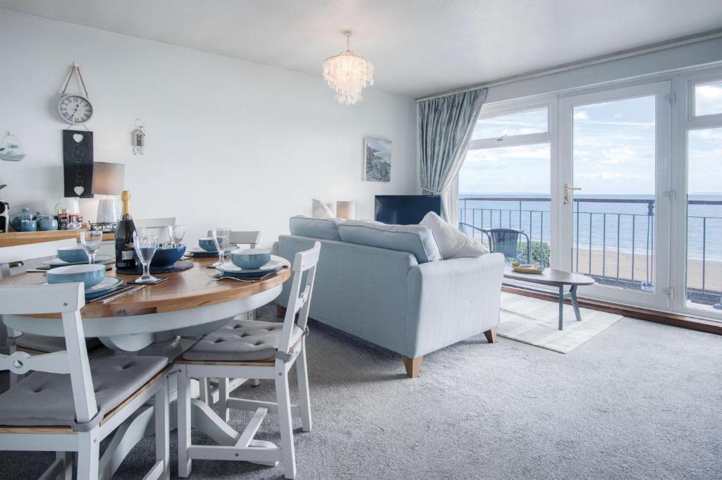 17 Beach Court - 2 Bed Apartment - Saundersfoot