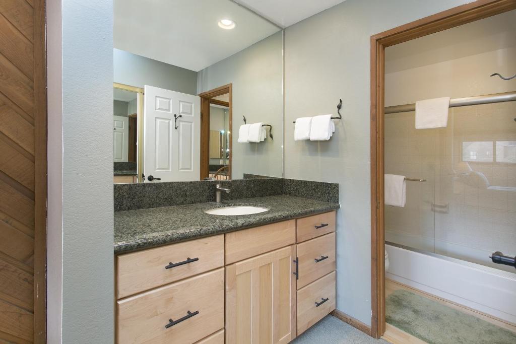 Aspen Creek by 101 Great Escapes photo