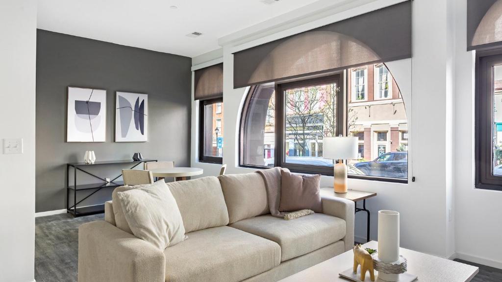 Modern Apartment in Prime Location ID7525X79