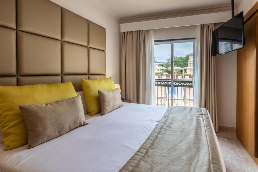 Zafiro Menorca — Hotel rooms in Cala'n Bosch, Balearic Islands