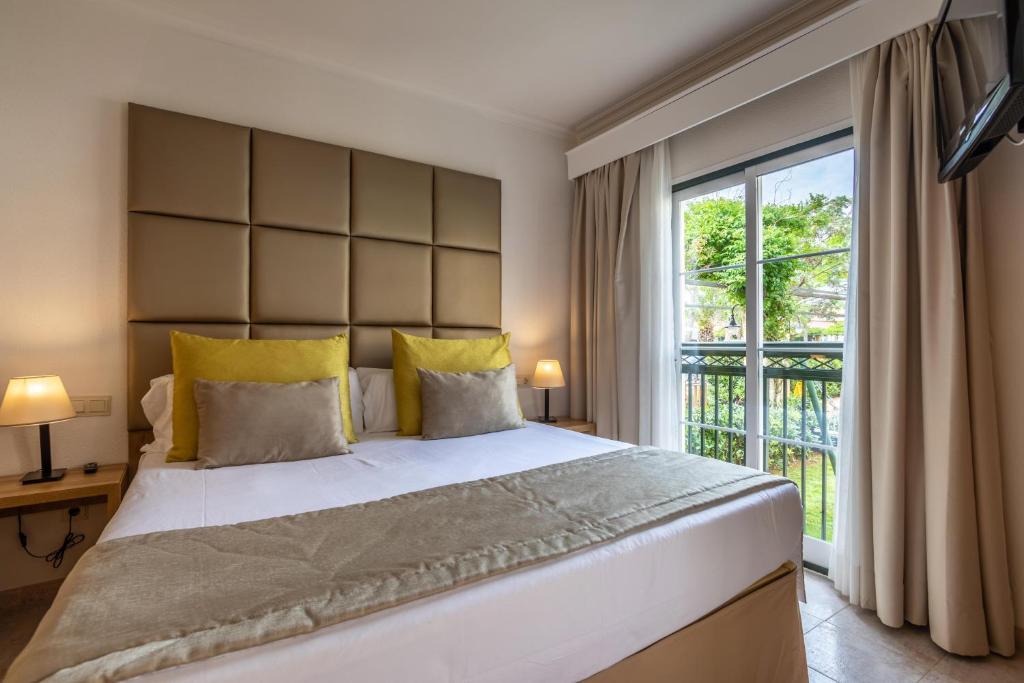 Zafiro Menorca — Hotel rooms in Cala'n Bosch, Balearic Islands