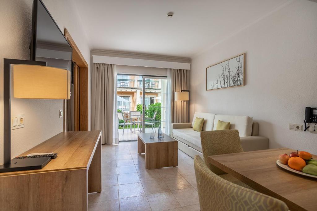Zafiro Menorca — Hotel rooms in Cala'n Bosch, Balearic Islands