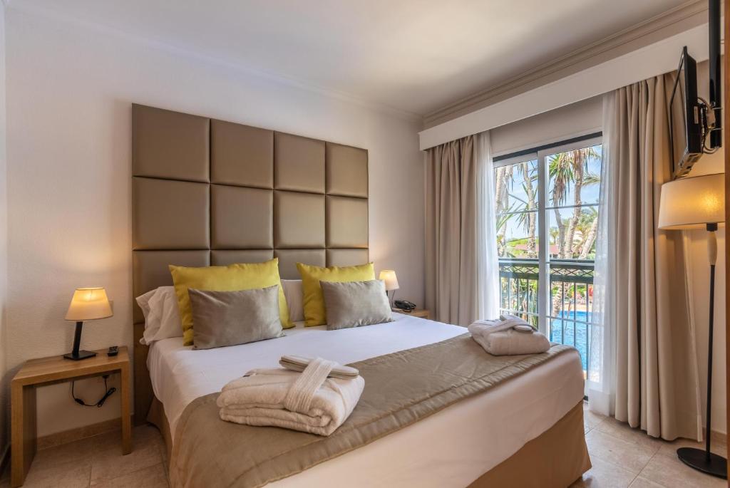 Zafiro Menorca — Hotel rooms in Cala'n Bosch, Balearic Islands