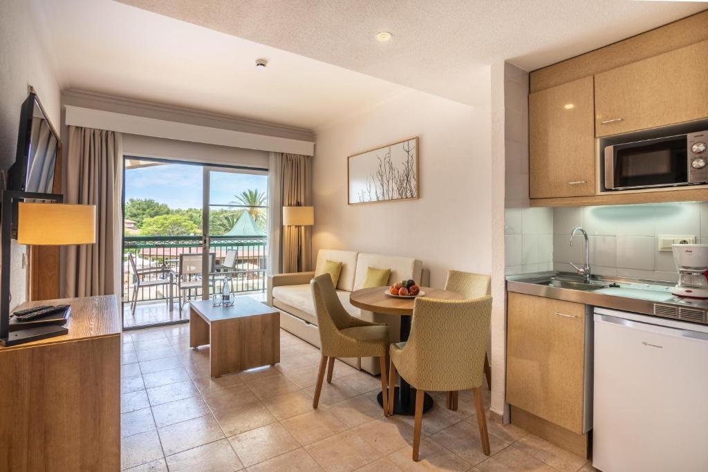 Zafiro Menorca — Hotel rooms in Cala'n Bosch, Balearic Islands