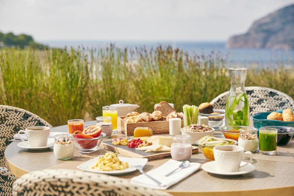 Zafiro Palace Andratx — Restaurant & bars in Camp de Mar, Balearic Islands