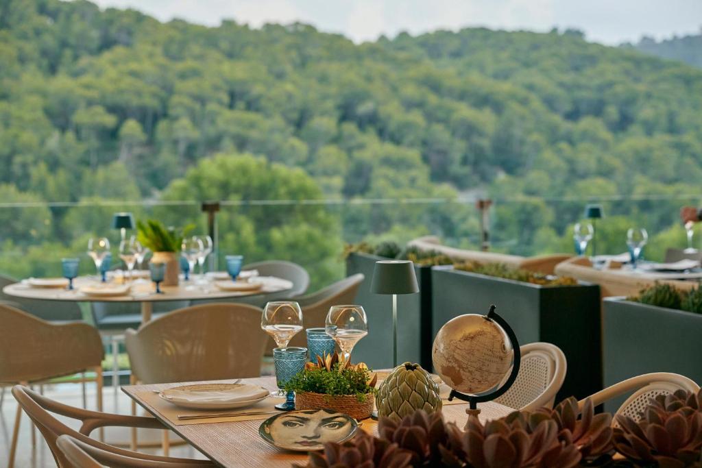 Zafiro Palace Andratx — Restaurant & bars in Camp de Mar, Balearic Islands