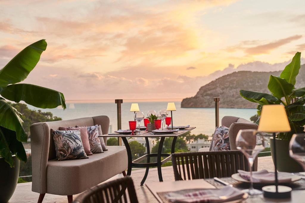 Zafiro Palace Andratx — Restaurant & bars in Camp de Mar, Balearic Islands
