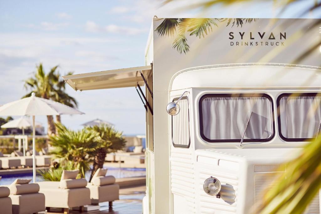 Zafiro Palace Andratx — Restaurant & bars in Camp de Mar, Balearic Islands