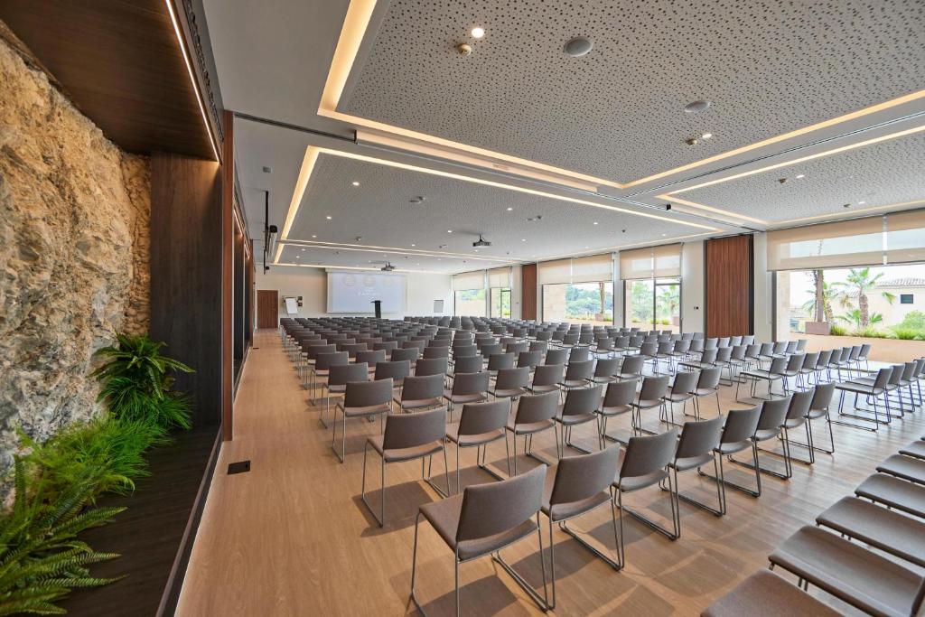 Zafiro Palace Andratx — Hotel building in Camp de Mar, Balearic Islands