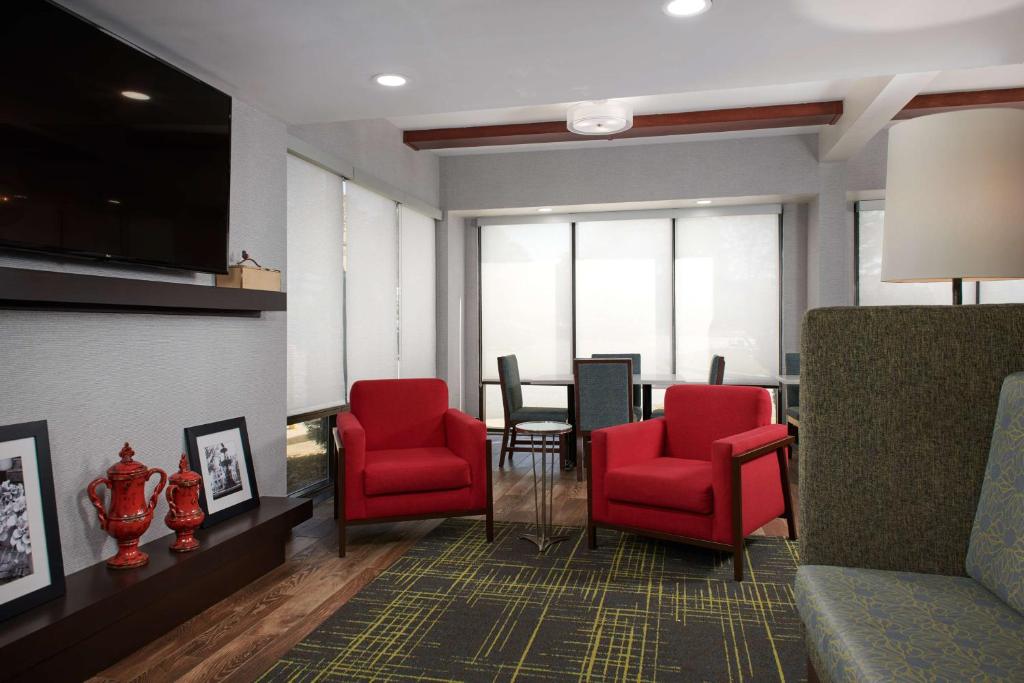 ハンプトン イン バイ ヒルトン アトランタ NW カンバーランド (Hampton Inn by Hilton Atlanta NW Cumberland) フロント・ロビー