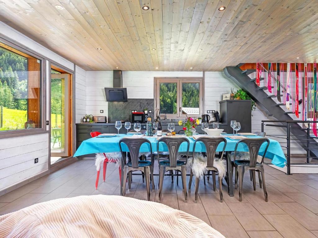 Chalet in Moulin with Sauna & Stunning Views - 3