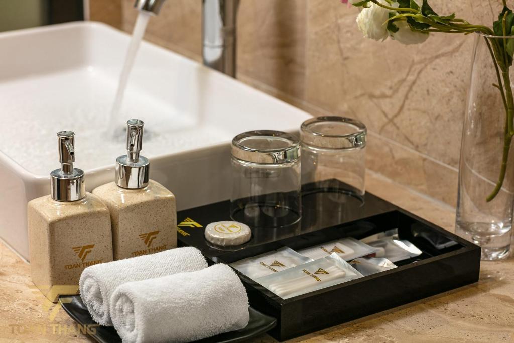 Toàn Thắng Hotel - 421 Ngô Gia Tự - by Bay Luxury
