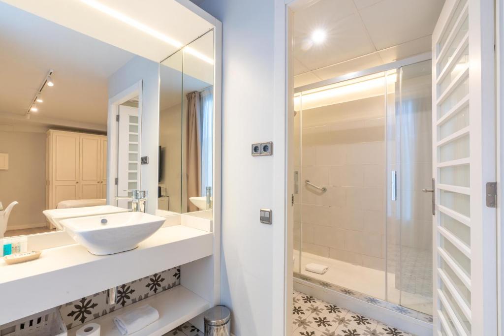 Serennia Fira Gran Via Exclusive Rooms - 5