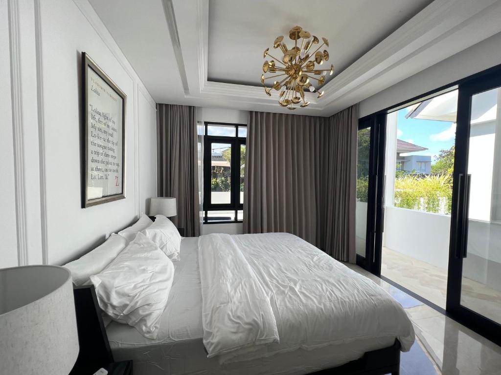 Sakti Habitat King Bed