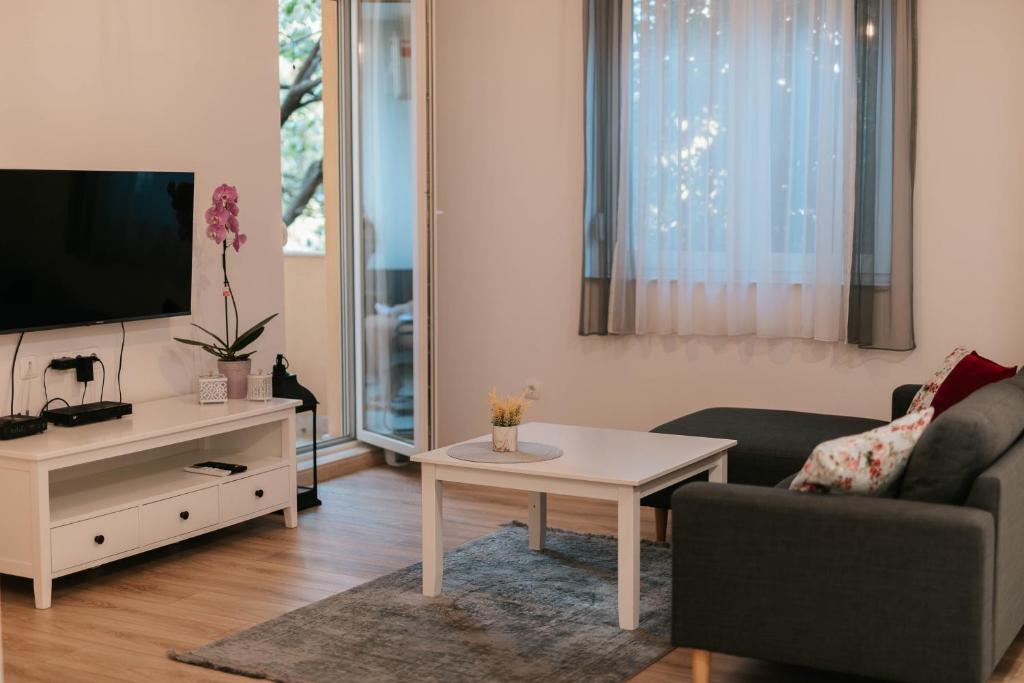 Bell Tower Apartment - 5