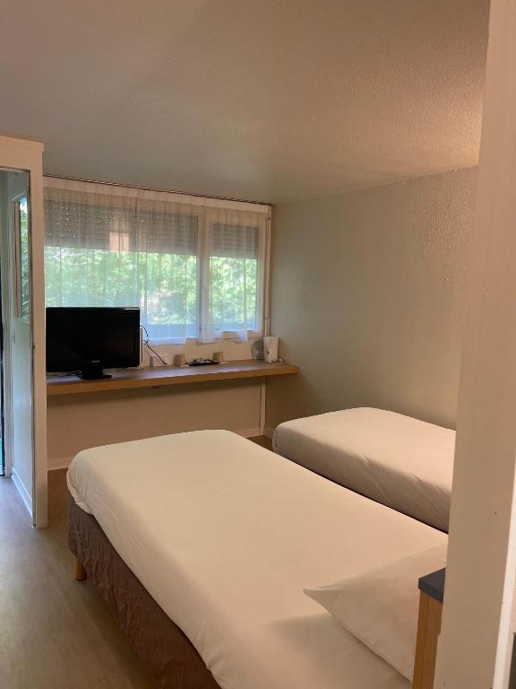 Shared lounge/TV area